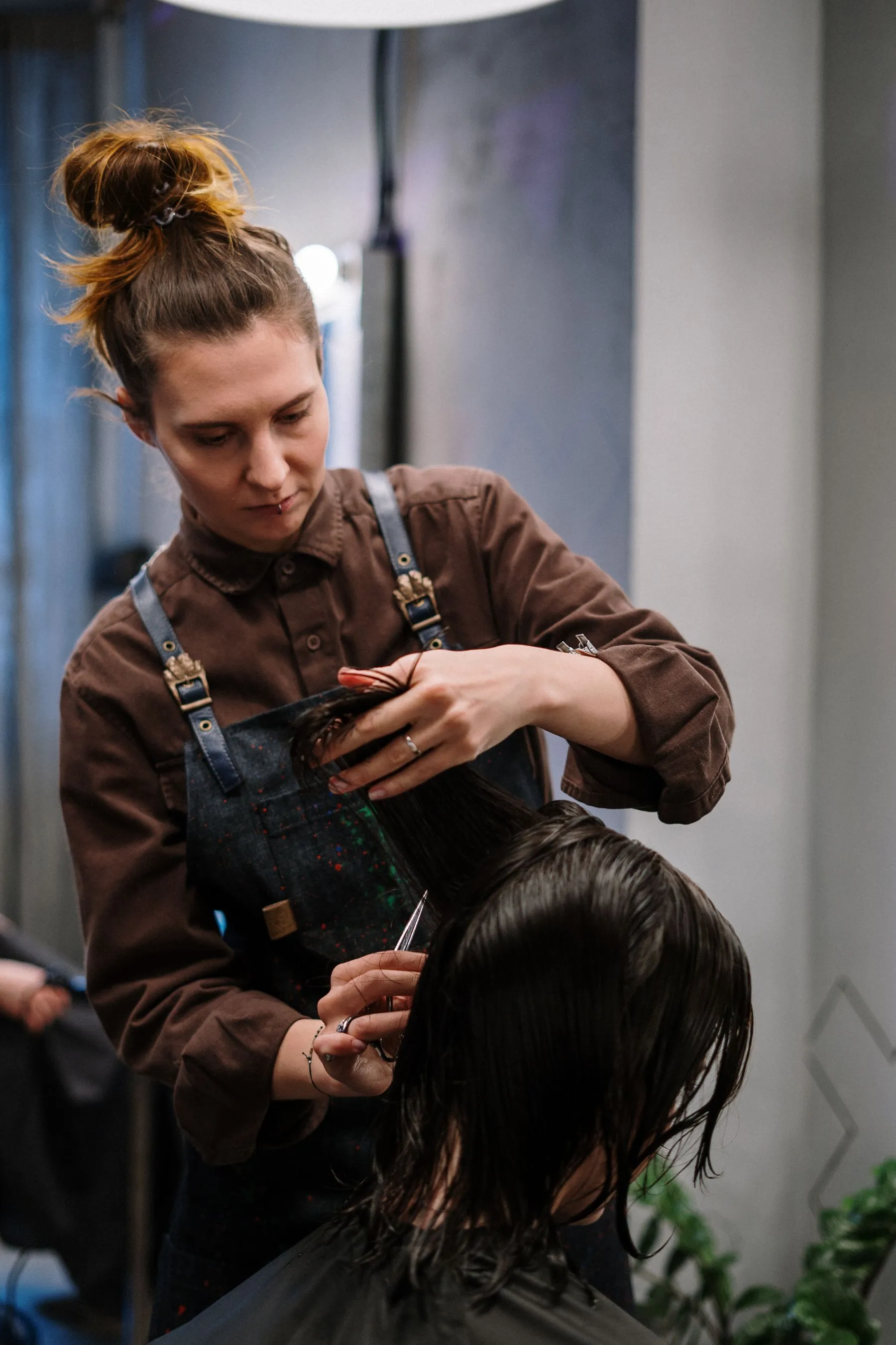 Knippen in het salon (tijdelijke voorbeeldfoto)
